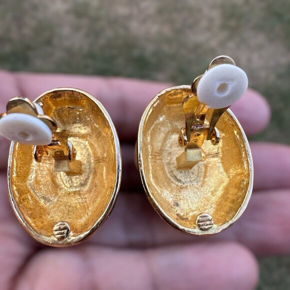 Vintage Clip Earrings Sparkled Brown Enamel Gold Tone Turtle Shell Design 1 3/8" - Picture 5 of 8